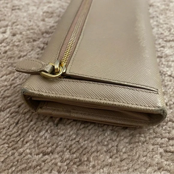 🌼PRADA SAFFIANO LEATHER TAN WALLET 🌼 - Picture 7 of 8